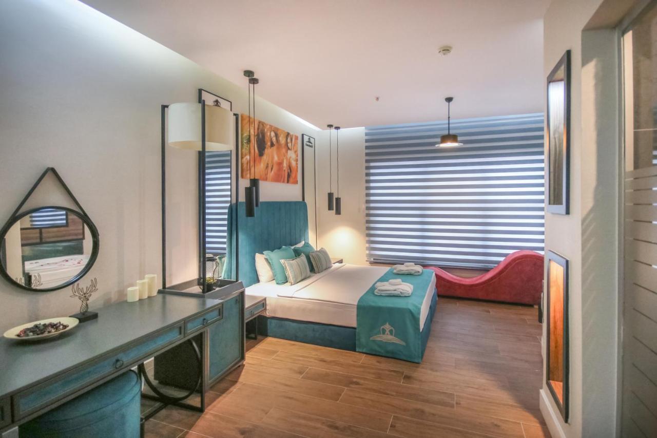 Honeymoon Suite