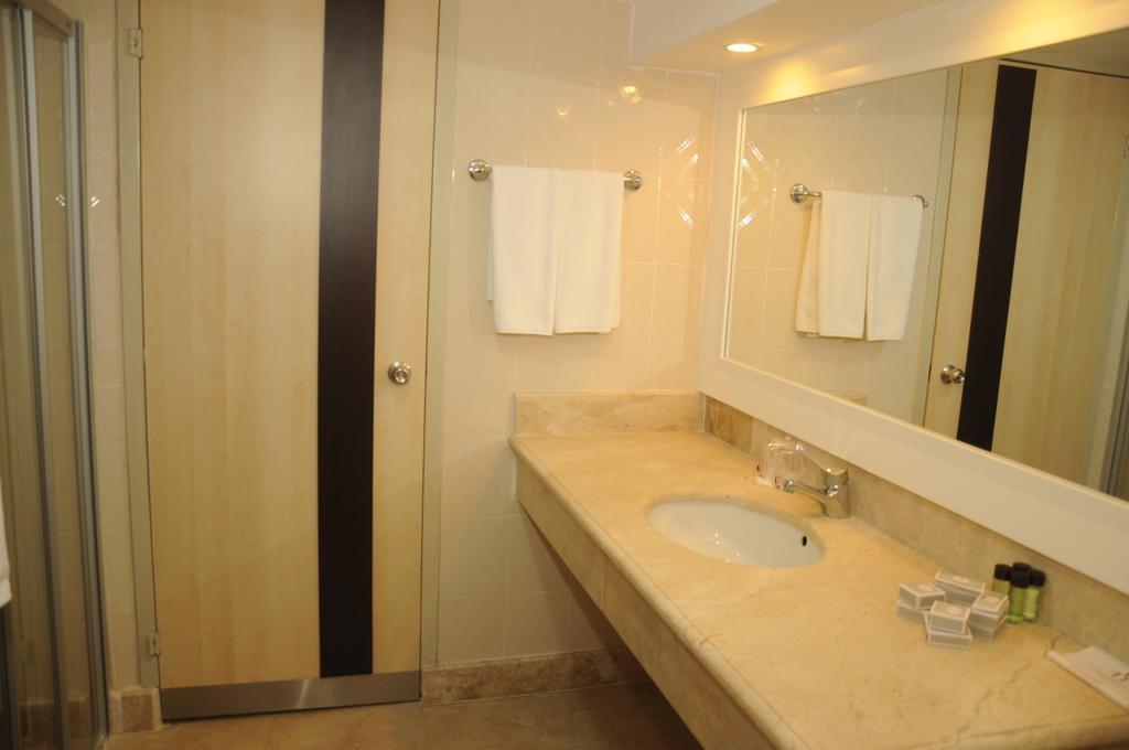 Standard Double or Twin Room,332556046:JPEG