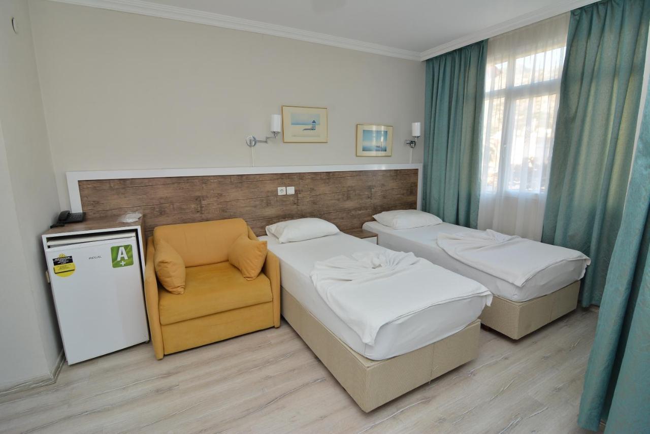 Family Room,1415793366:JPEG