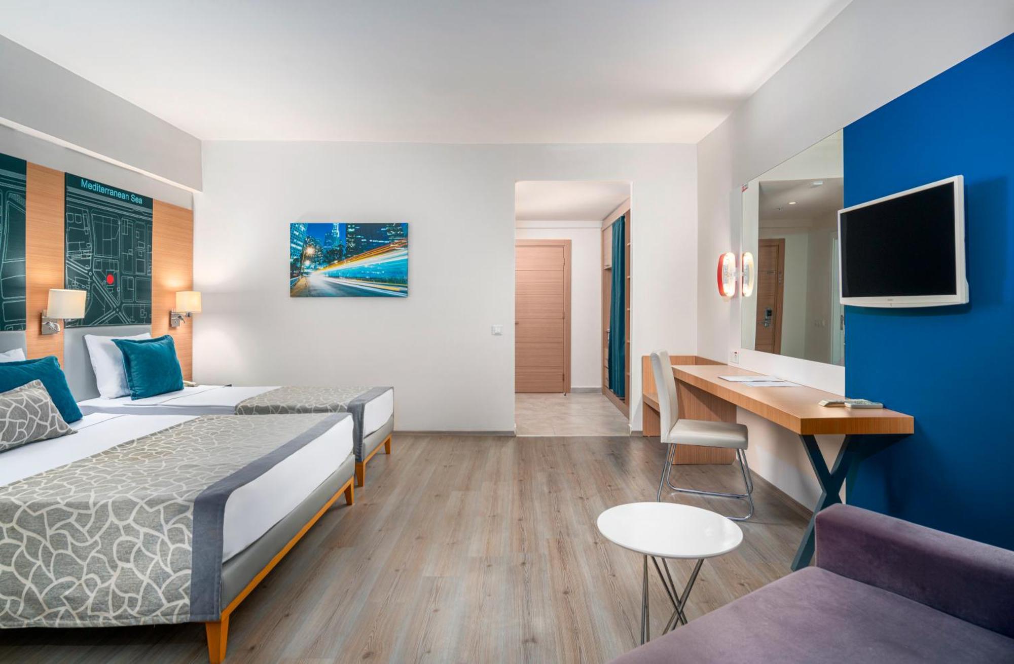Superior Tweepersoonskamer met 1 of 2 Bedden en Uitzicht op het Zwembad
