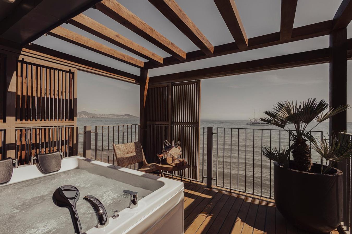 King Suite Sea View